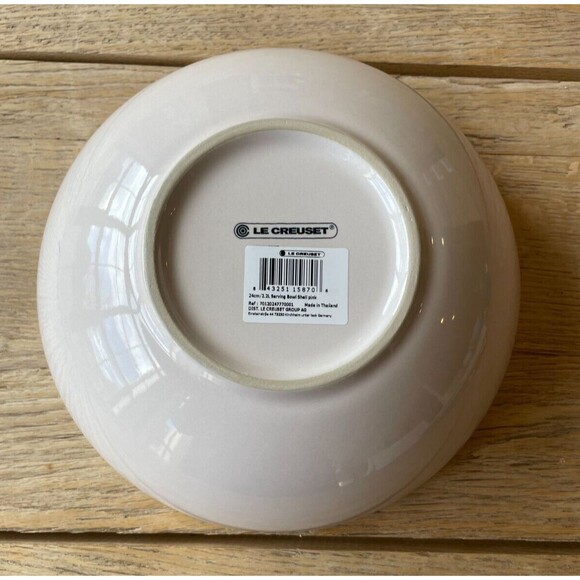 Le Creuset Stoneware Vancouver Serving Bowl 2 3/8 qt 9 3/8 in Shell Pink NEW - Picture 6 of 8